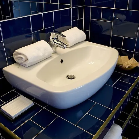 7 Vizi Hotel Cola (Verona)